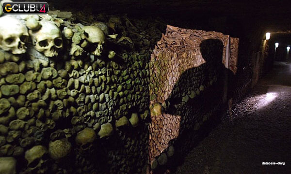 Visits Catacombs of Paris