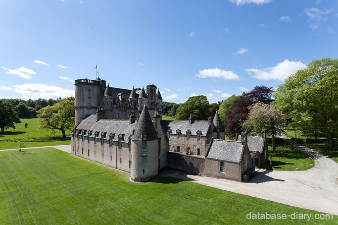 Fraser Castle ปราสาท Fraser ใน Aberdeenshire เป็นหนึ่งในปราสาทที่มีผีสิงมากที่สุดในสกอตแลนด์ ปราสาทเฟรเซอร์ ได้รับการตรวจสอบ