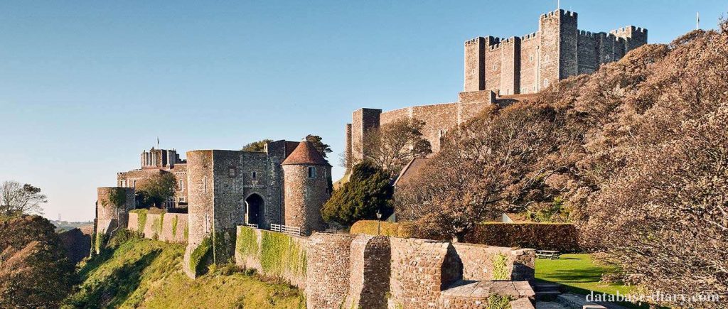Dover Castle ปราสาทโดเวอร์ตั้งอยู่ที่ทางข้ามทะเลที่สั้นที่สุดของช่องแคบอังกฤษ ทำให้เป็นหนึ่งในสถานที่ป้องกันที่สำคัญที่สุดในสหราชอาณาจักร