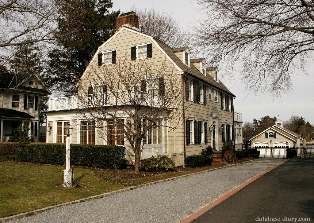 The Amityville House บ้านอมิตี้วิลล์ บ้านบน 112 Ocean Avenue ใน Amityville, NY ซึ่งเป็นย่านชานเมือง Long Island อันหรูหรา เป็นที่ตั้งของ