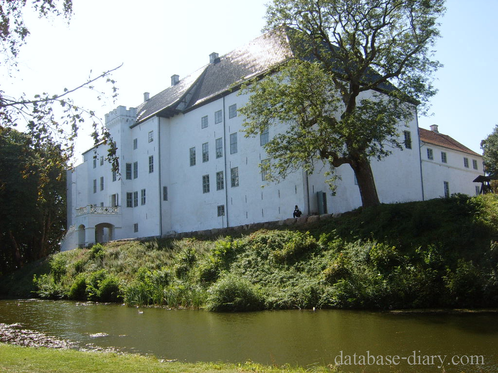 ปราสาทอายุ 800 ปีแห่งนี้ถือเป็นสถานที่ผีสิงมากที่สุดแห่งหนึ่งในยุโรป โดยเป็นบ้านของนักโทษชั้นสูง ปราสาท Dragsholm