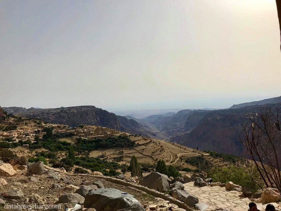 Dana Village หมู่บ้านดาน่า จอร์แดน หมู่บ้านผีตั้งอยู่บนยอดเขาในเขตสงวนชีวมณฑลที่ใหญ่ที่สุดของจอร์แดน ตั้งอยู่บนขอบหน้าผาเหนือ Wadi Dana