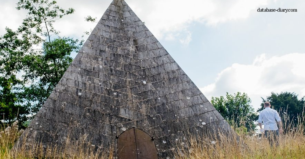 Kinnitty Pyramid พีระมิดคินนิตตี้ เบอร์, ไอร์แลนด์ พีระมิดฝังศพในไอร์แลนด์กลางแห่งนี้อยู่ห่างจากแรงบันดาลใจ