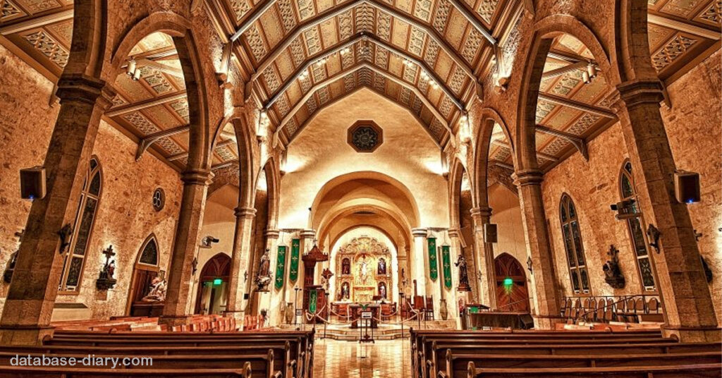 San Fernando Cathedral ผีแห่งวิหารซานเฟอร์นันโด ในทางเทคนิคแล้ว ชื่อของมันคือโบสถ์ Nuestra Señora de la Candelabra