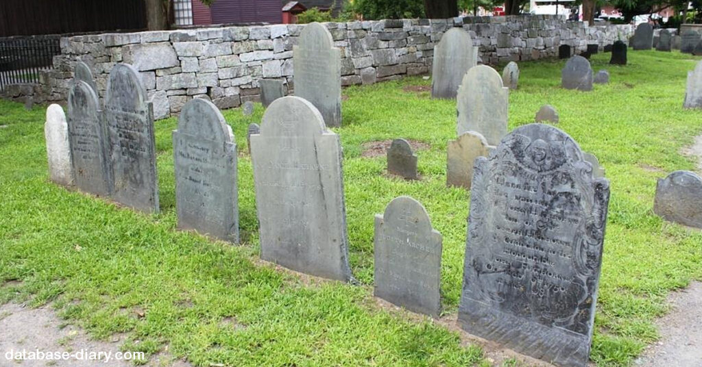 Burying Point Cemetery ใน Salem, Massachusetts คุณจะพบสุสานที่เก่าแก่ที่สุดเป็นอันดับสองในประเทศ นั่นคือ สุสานที่เก่าแก่