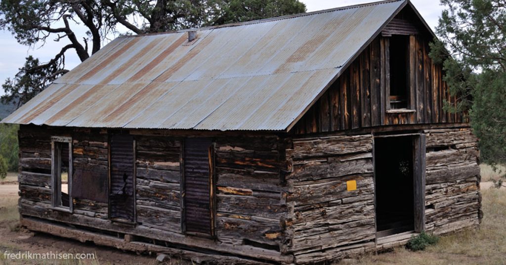 Jicarilla New Mexico ประมาณ 12 ไมล์ทางตะวันออกเฉียงเหนือของWhite Oaksในรัฐนิวเม็กซิโกบนถนน Forest ที่ยังไม่ได้ปูเป็นพื้นที่รกร้าง